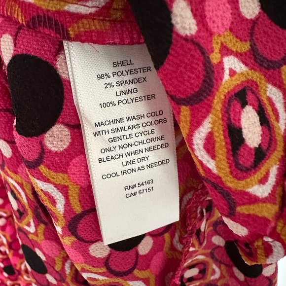 Eliza J | 3/4 Sleeve Crew Neck Short Dress | Red & Black Geometric Print Dress - Picture 4 of 10